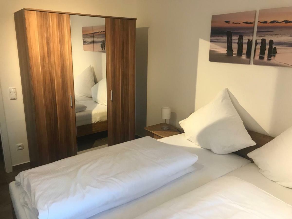 Ferienwohnungen Moewe Lembruch Bagian luar foto