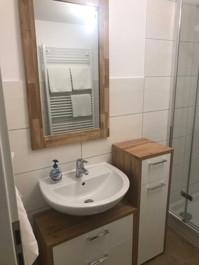 Ferienwohnungen Moewe Lembruch Bagian luar foto